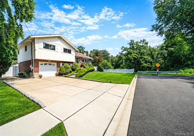 Photo 3 of Sale Pending at 41 Orchard St, Oyster Bay, NY 11735 | MLS# 1039624 | Listing updated on 2026-09-16