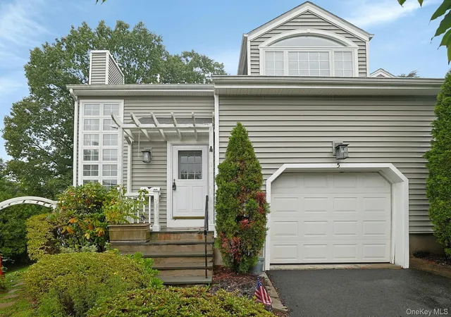 Photo 1 of Single family home for sale at 5 Pinewood Dr, North Castle, NY 10603 | MLS# 1039633 | Listing updated on 2026-09-24