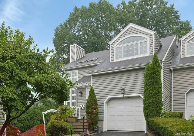 Photo 2 of Single family home for sale at 5 Pinewood Dr, North Castle, NY 10603 | MLS# 1039633 | Listing updated on 2026-09-24