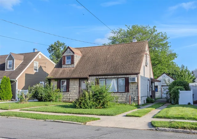 Photo 2 of Single family home for sale at 44 Pine Ln, Hempstead, NY 11581 | MLS# 1039641 | Listing updated on 2026-09-06