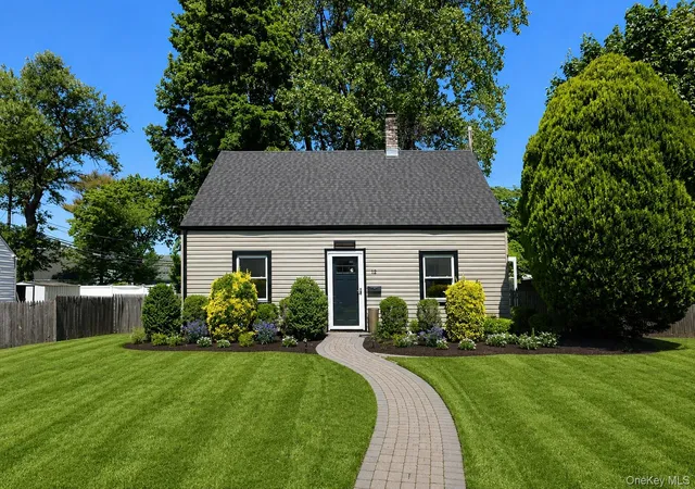 1st image of 12 Garland, North Hempstead, NY 11590 | MLS# 1039645