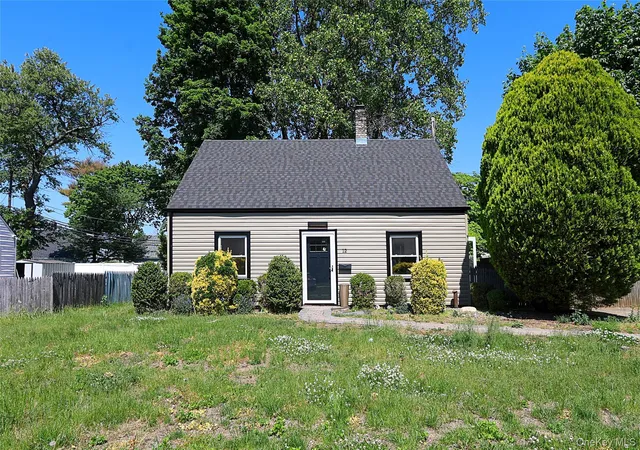 2nd image of 12 Garland, North Hempstead, NY 11590 | MLS# 1039645