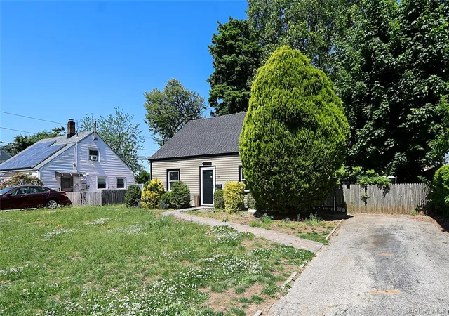 3rd image of 12 Garland, North Hempstead, NY 11590 | MLS# 1039645