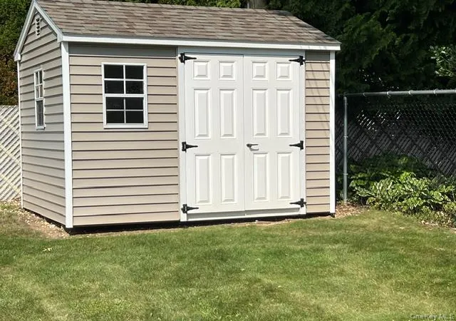 29th image of 32 Columbine Ln, Smithtown, NY 11754 | MLS# 1039646