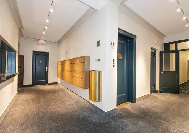 Listing Photo 4 - Condo for sale in building located at 4 Maple Dr, North Hempstead, NY 11021 - Unit #6-I
