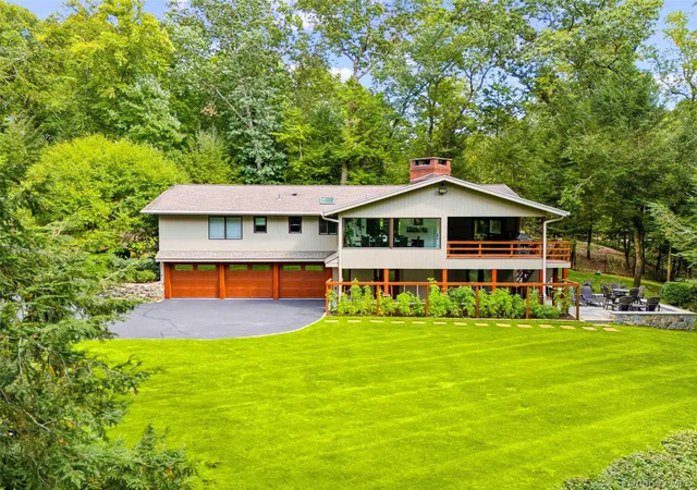 Single family home for sale at 401 Chestnut Ridge Rd, Bedford, NY 10549 | MLS# 1039655