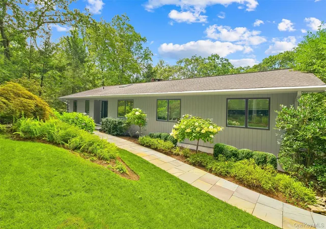 Photo 2 of Single family home for sale at 401 Chestnut Ridge Rd, Bedford, NY 10549 | MLS# 1039655 | Listing updated on 2026-09-25