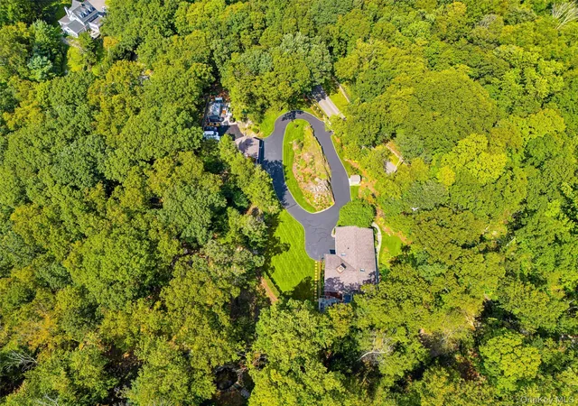 Photo 3 of Single family home for sale at 401 Chestnut Ridge Rd, Bedford, NY 10549 | MLS# 1039655 | Listing updated on 2026-08-26