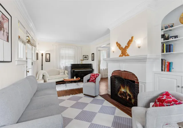 Photo 1 of Single family home for sale at 87 Islip Ave, Islip, NY 11751 | MLS# 1039668 | Listing updated on 2026-09-13