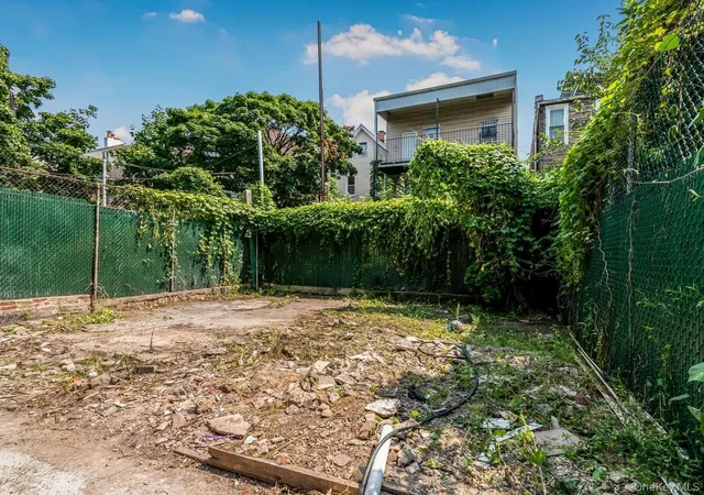 31st image of 628 Mead St, New York, NY 10460 | MLS# 1039685