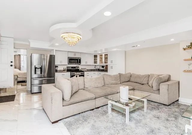 Listing Photo 4 - Condo for sale in building located at 628 Mead St, New York, NY 10460