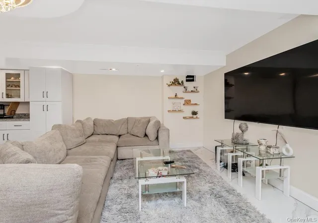Listing Photo 5 - Condo for sale in building located at 628 Mead St, New York, NY 10460