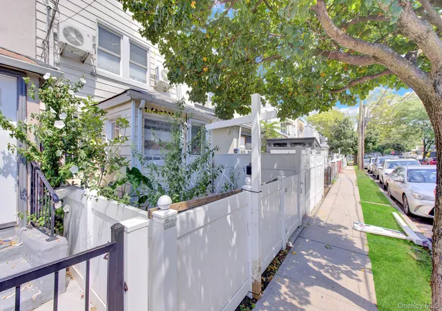 Photo 2 of Single family home for sale at 15313 118th Avenue, New York, NY 11434 | MLS# 1039708 | Listing updated on 2026-09-13