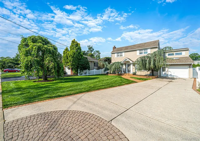 Photo 3 of Sale Pending at 752 Oakfield Ave, Hempstead, NY 11710 | MLS# 1039710 | Listing updated on 2026-09-03