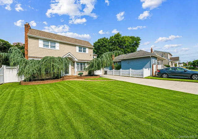 Photo 3 of Sale Pending at 752 Oakfield Ave, Hempstead, NY 11710 | MLS# 1039710 | Listing updated on 2026-09-03