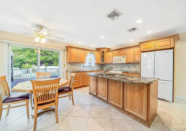 Photo 4 of Sale Pending at 752 Oakfield Ave, Hempstead, NY 11710 | MLS# 1039710 | Listing updated on 2026-09-03