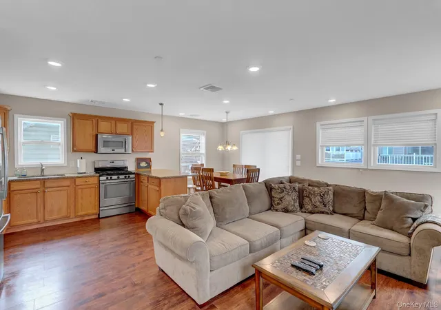 Photo 3 of Single family home for sale at 72 Arizona Ave, Long Beach, NY 11561 | MLS# 1039719 | Listing updated on 2026-10-18