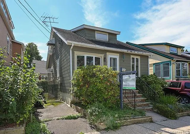 Photo 1 of Single family home for sale at 233 8th Avenue, Oyster Bay, NY 11579 | MLS# 1039720 | Listing updated on 2026-10-03