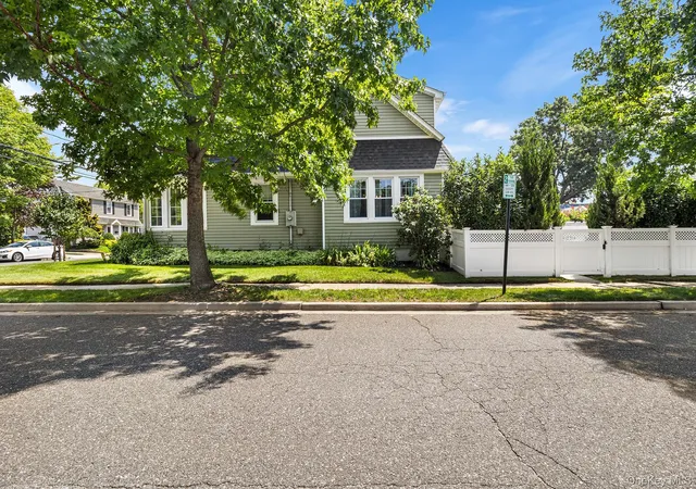 2nd image of 126 Rutland Ave, Hempstead, NY 11570 | MLS# 1039727
