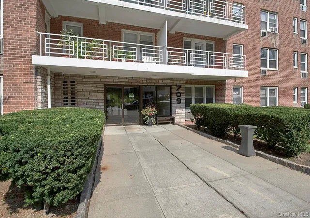 2nd image of 709 Warburton Ave #2F, Yonkers, NY 10701 | MLS# 1039728