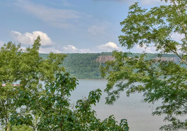 Photo 3 of Sale Pending at 709 Warburton Ave #2F, Yonkers, NY 10701 | MLS# 1039728 | Listing updated on 2026-09-23