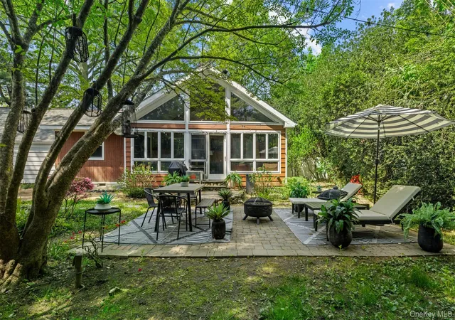 Photo 3 of Single family home for sale at 194 W Neck Rd, Huntington, NY 11743 | MLS# 1039742 | Listing updated on 2026-10-08