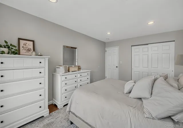 Listing Photo 2 - Condo for sale in building located at 25 Franklin Ave, White Plains, NY 10605 - Unit #6C