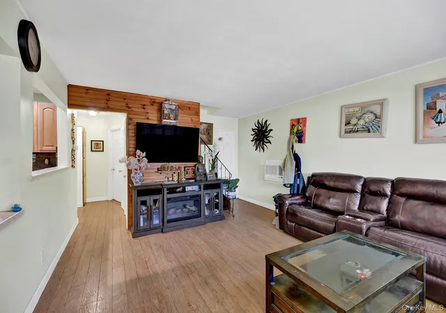 2nd image of 1537 Madison St, Hempstead, NY 11003 | MLS# 1039752