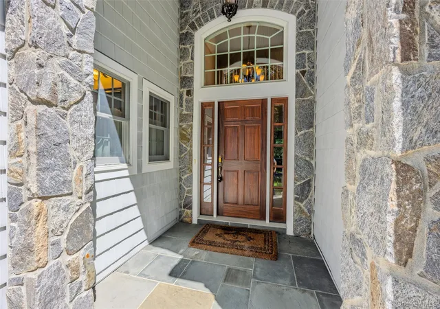 Photo 3 of Single family home for sale at 23 Cliff Rd, Brookhaven, NY 11777 | MLS# 1039772 | Listing updated on 2026-10-03