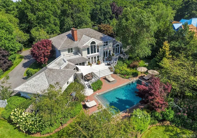 Photo 2 of Single family home for sale at 27 Cedar Ln, Southampton, NY 11960 | MLS# 1039774 | Listing updated on 2026-09-05