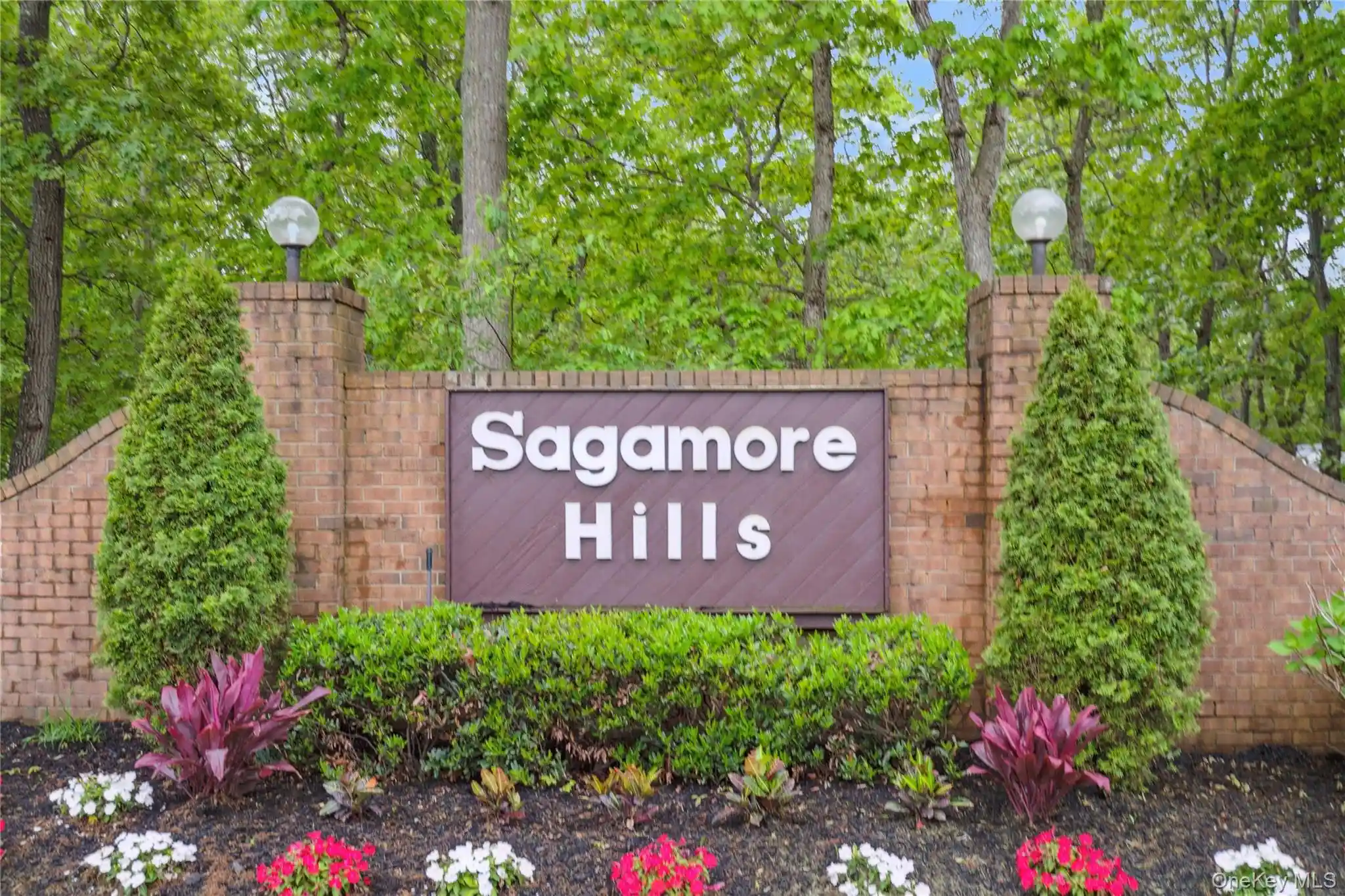 Listing Photo 1 - Condo for sale in 221 Sagamore Hls Dr located at 221 Sagamore Hls Dr, Brookhaven, NY 11776 - Unit #221