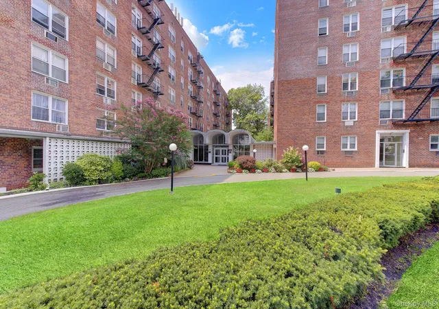 Listing Photo 1 - Condo for sale in Valerie Arms Apt Corporation located at 54-40 Little Neck Pkwy, New York, NY 11362 - Unit #6G