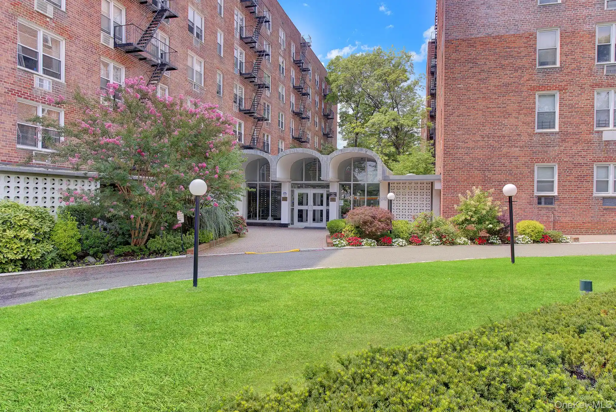 Listing Photo 2 - Condo for sale in Valerie Arms Apt Corporation located at 54-40 Little Neck Pkwy, New York, NY 11362 - Unit #6G