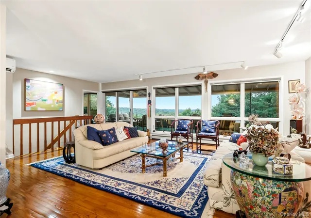 Photo 4 of Single family home for sale at 15 Eagle Rock Hl, Huntington, NY 11721 | MLS# 1039788 | Listing updated on 2026-10-13
