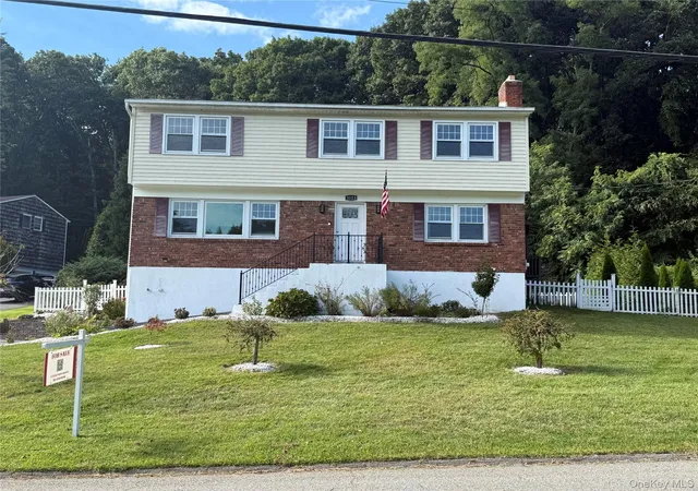 Photo 3 of Single family home for sale at 3123 Douglas Dr, Yorktown, NY 10598 | MLS# 1039790 | Listing updated on 2026-09-25