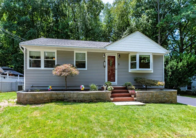 Photo 2 of Sale Pending at 5 Nelson Pl, Clarkstown, NY 10954 | MLS# 1039815 | Listing updated on 2026-09-01