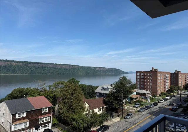 Photo 3 of Sale Pending at 650 Warburton #5E, Yonkers, NY 10701 | MLS# 1039846 | Listing updated on 2026-10-02