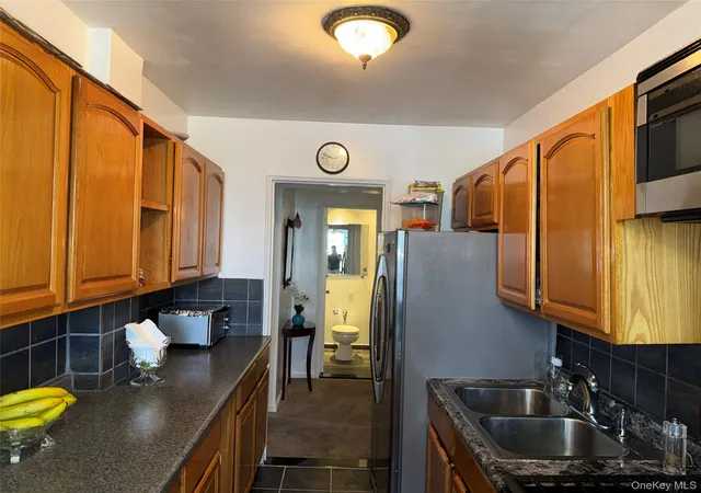 Photo 3 of Sale Pending at 650 Warburton #5E, Yonkers, NY 10701 | MLS# 1039846 | Listing updated on 2026-10-02
