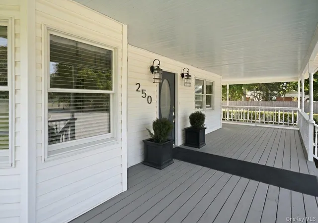 Photo 4 of Sale Pending at 250 Montauk Hwy, Brookhaven, NY 11940 | MLS# 1039854 | Listing updated on 2026-09-25