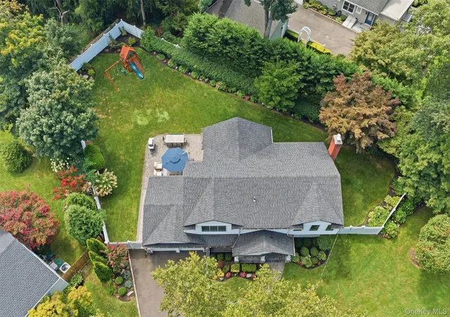 2nd image of 6 Sue Cir, Huntington, NY 11743 | MLS# 1039873