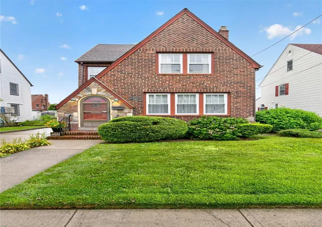 2nd image of 448 Lewis Pl, North Hempstead, NY 11501 | MLS# 1039916