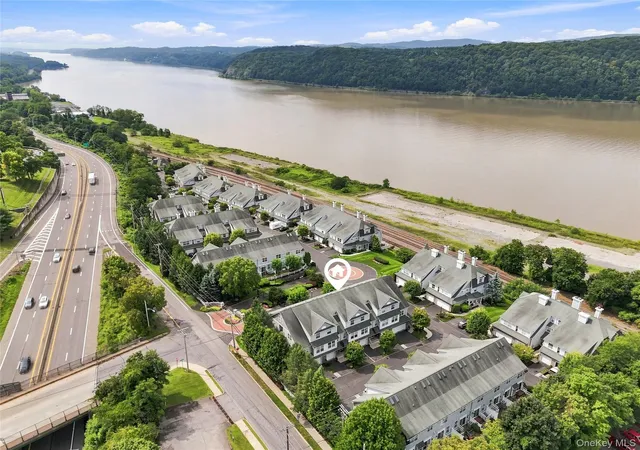 Photo 3 of Single family home for sale at 308 Bridgeview Dr, Poughkeepsie, NY 12601 | MLS# 1039925 | Listing updated on 2026-08-24