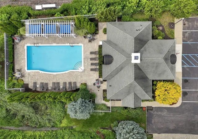Photo 4 of Single family home for sale at 308 Bridgeview Dr, Poughkeepsie, NY 12601 | MLS# 1039925 | Listing updated on 2026-08-24