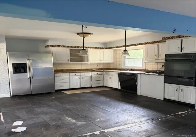 Photo 3 of Sale Pending at 109 Berkeley Ave, Brookhaven, NY 11784 | MLS# 1039937 | Listing updated on 2026-09-23