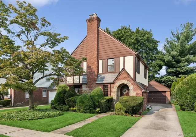 2nd image of 23 Wisteria Ave, North Hempstead, NY 11501 | MLS# 1039946