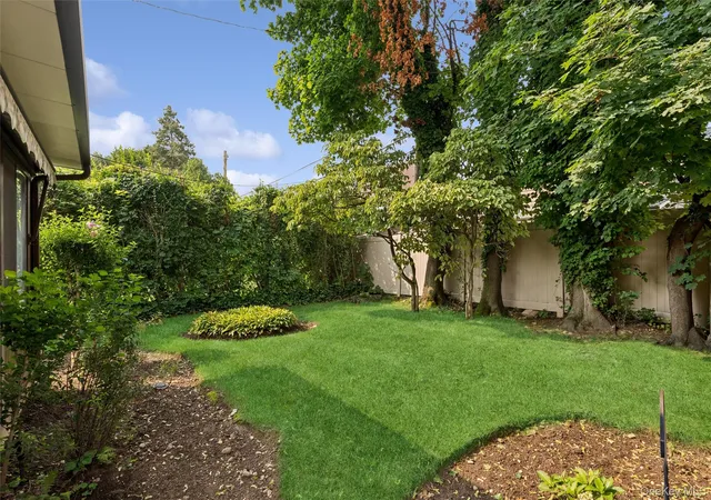 24th image of 23 Wisteria Ave, North Hempstead, NY 11501 | MLS# 1039946