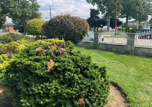 Photo 3 of Single family home for sale at 47 Brown Ave, Hempstead, NY 11550 | MLS# 1039952 | Listing updated on 2026-09-02