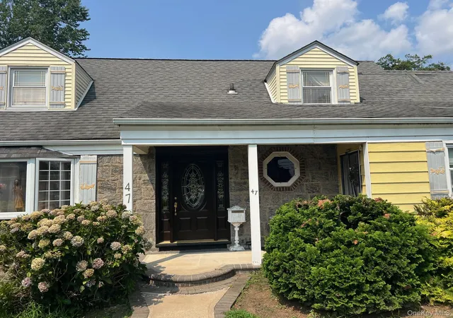 Photo 4 of Single family home for sale at 47 Brown Ave, Hempstead, NY 11550 | MLS# 1039952 | Listing updated on 2026-09-02