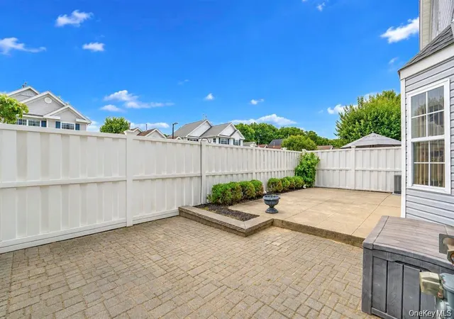 Listing Photo 5 - Condo for sale in building located at 1 Jennifer Ln, Brookhaven, NY 11953