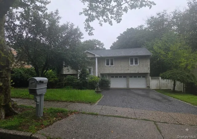 Photo 1 of Sale Pending at 22 Lindron Ave, Smithtown, NY 11787 | MLS# 1039961 | Listing updated on 2026-09-08